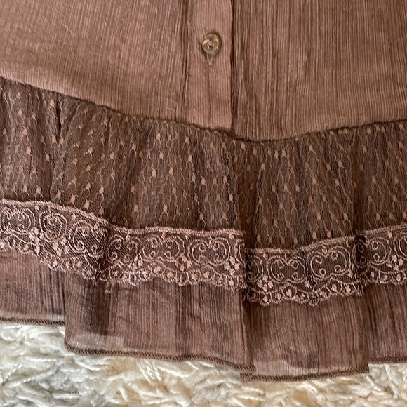 Forever 21 sheer shirt with lace details - Picture 4 of 5